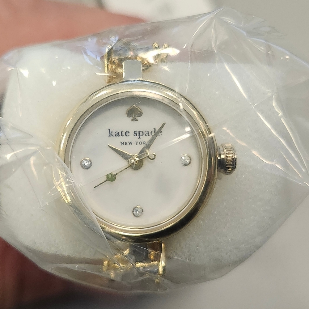 NWT Gold-Tone Kate Spade Monroe Martini Bracelet Watch - Picture 6 of 11